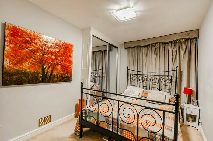 1 Bedroom Flat To Rent In Eardley Crescent, Earls Court, London, SW5