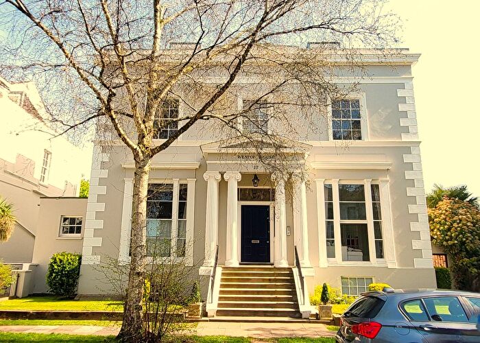 2 Bedroom Flat For Sale In Pittville Lawn, Cheltenham, GL52
