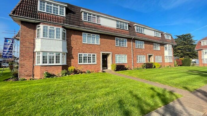 2 Bedroom Apartment To Rent In Hemingford Road, Cheam, SM3