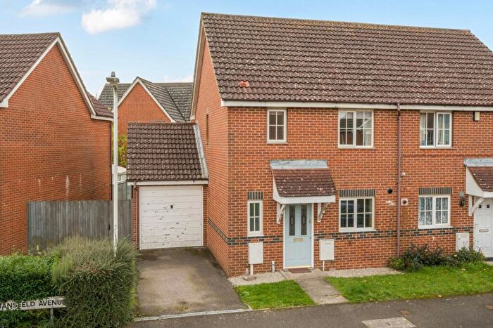 3 Bedroom Semi-Detached House For Sale In Stansfeld Avenue, Hawkinge, CT18