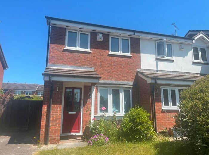 2 Bedroom End Of Terrace House To Rent In Heron Drive, Lenton, Nottingham, NG7
