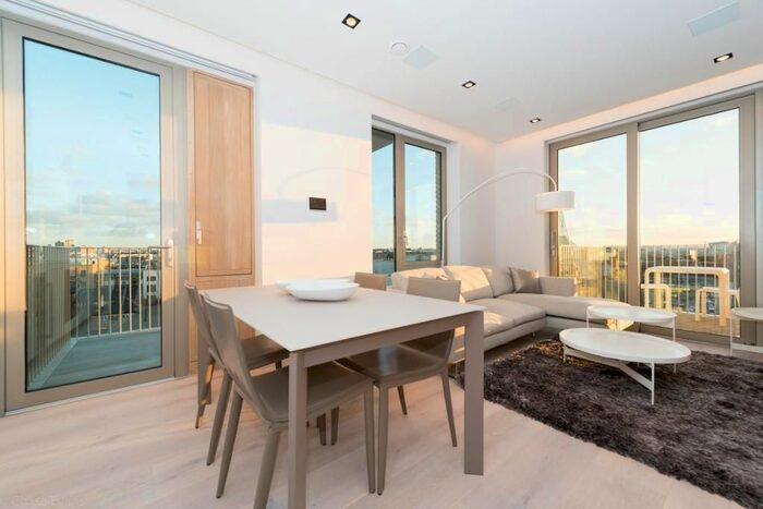 2 Bedroom Flat To Rent In Chatsworth House, One Tower Bridge, Duchess Walk, Tower Bridge, SE1