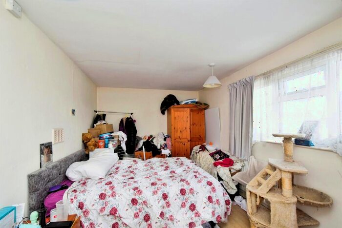 3 Bedroom Terraced House For Sale In Carstairs Avenue, Swindon, SN3