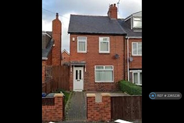 3 Bedroom End Of Terrace House To Rent In West Avenue, Westerhope, Newcastle Upon Tyne, NE5
