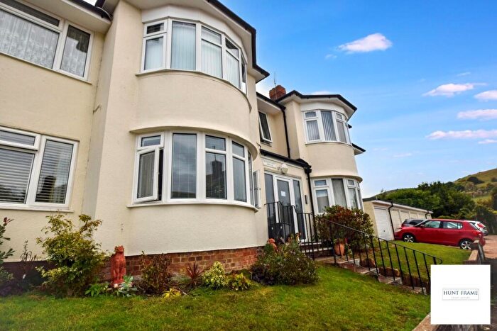 2 Bedroom Flat For Sale In Meachants Lane, Willingdon, Eastbourne, BN20