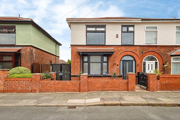 3 Bedroom Semi-Detached House For Sale In Holly Street, Droylsden, Manchester, Greater Manchester, M43