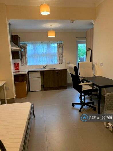 Studio To Rent In Cedar Road, London, NW2