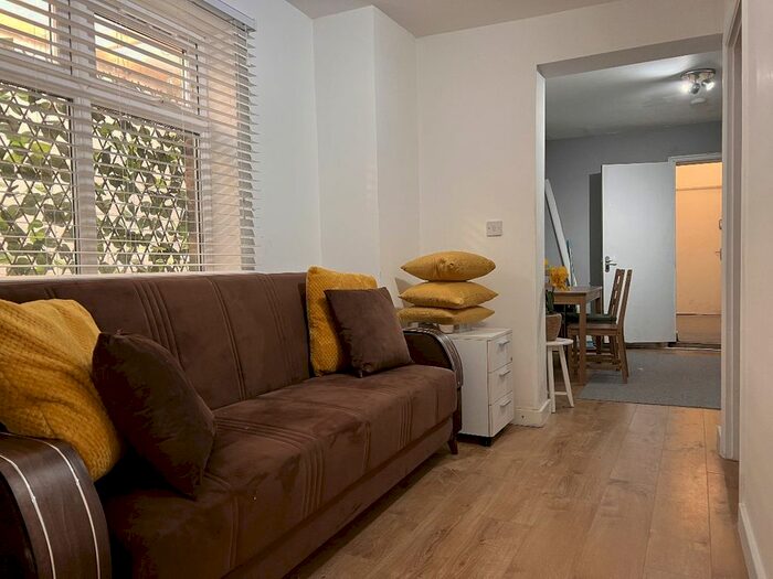 2 Bedroom Flat To Rent In Haydons Road, London, SW19