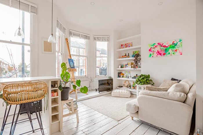 1 Bedroom Flat To Rent In Battersea Rise, Battersea, SW11