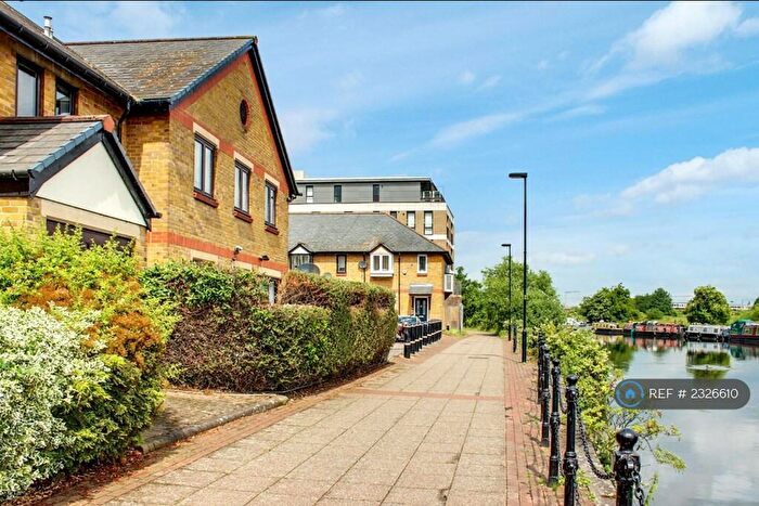 2 Bedroom Flat To Rent In Riverside Close, London, E5
