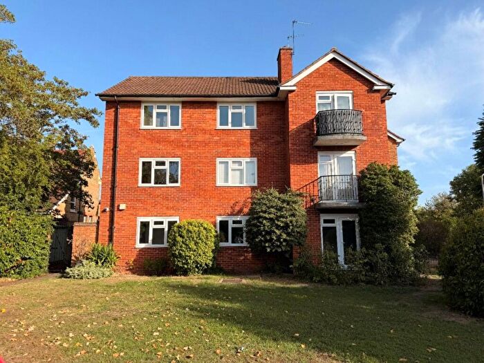 3 Bedroom Flat To Rent In Berrylands Road, Surbiton, KT5