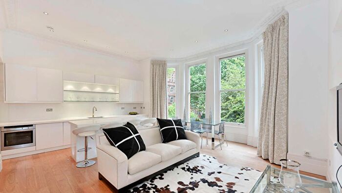 3 Bedroom Flat To Rent In Courtfield Road, London, SW7