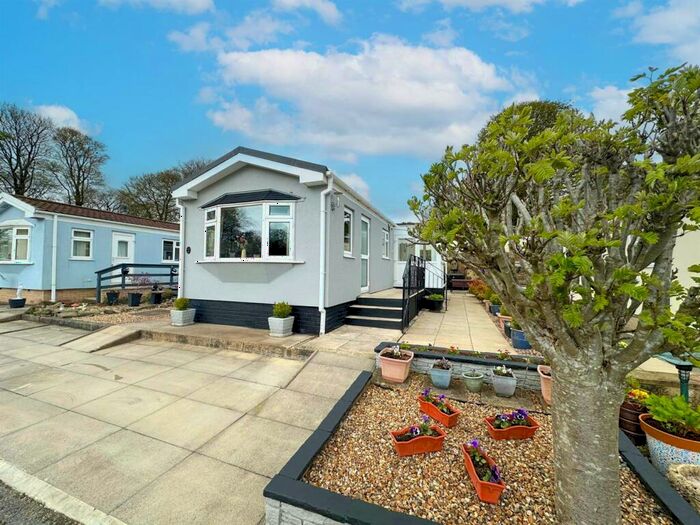 2 Bedroom Park Home For Sale In Cringles, Silsden, Keighley, BD20