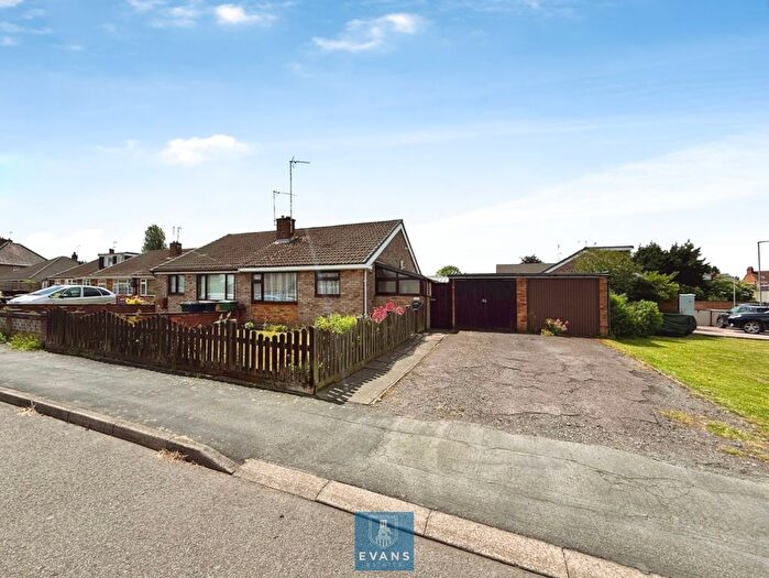 2 Bedroom Semi Detached Bungalow For Sale In Chamberlaine Street, Bedworth, CV12