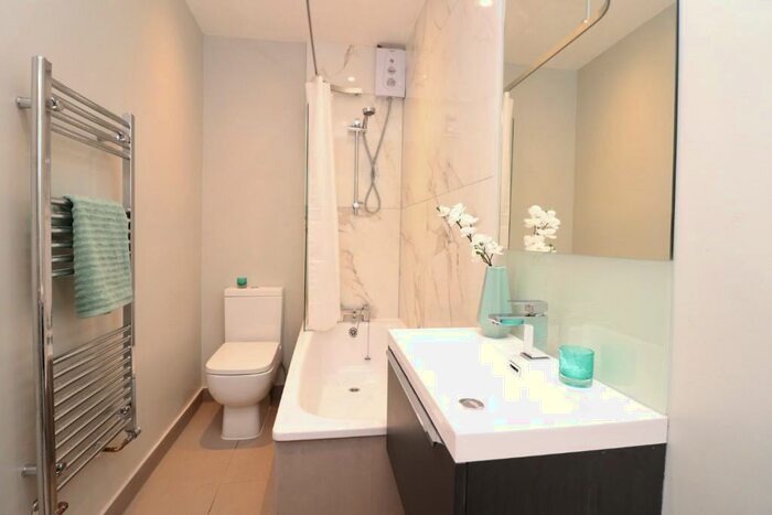 4 Bedroom House To Rent In Newcombe Road, SO15