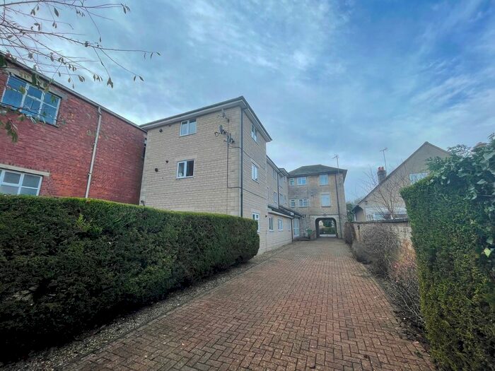 2 Bedroom Flat To Rent In 2nd Floor, 2 Bed, Apartment To Rent In Cirencester GL7