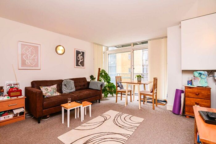 1 Bedroom Flat To Rent In Gainsborough House, Canary Wharf, London, E14