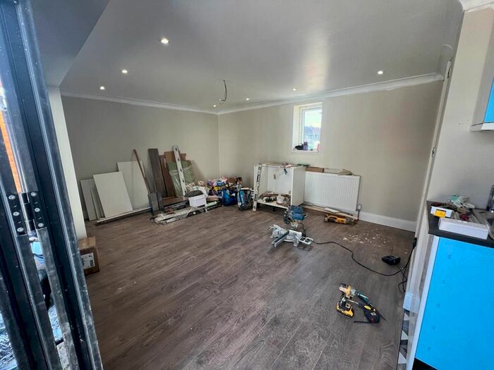 1 Bedroom Flat To Rent In Longhayes Avenue, Romford, RM6