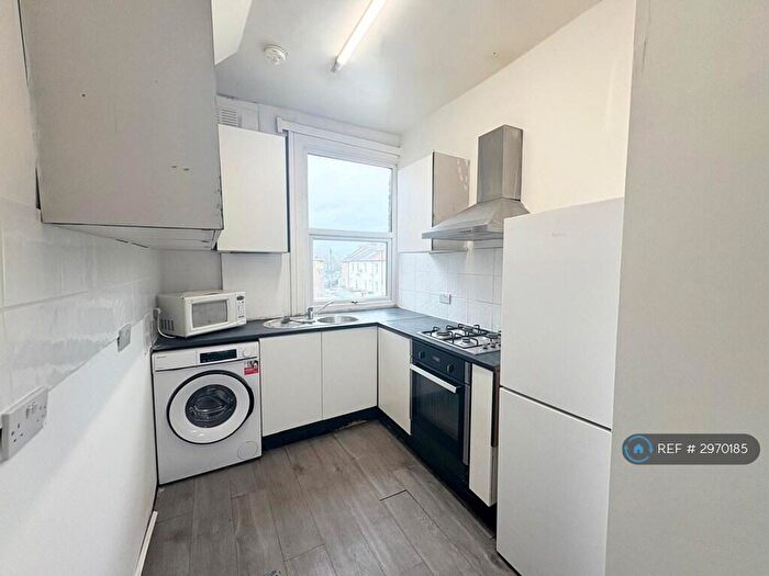 2 Bedroom Maisonette To Rent In Whitehorse Road, Croydon, CR0