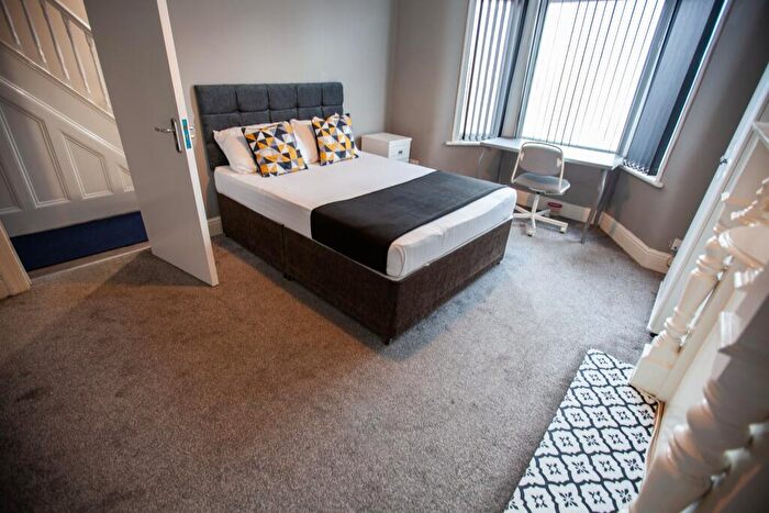 3 Bedroom Terraced House To Rent In Esher Road, L6