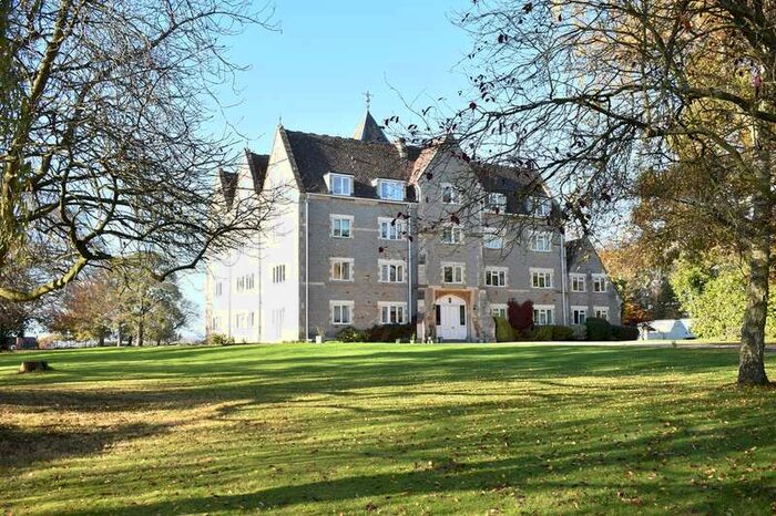 3 Bedroom Apartment For Sale In Twyning, Tewkesbury, GL20