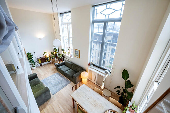 1 Bedroom Apartment To Rent In Old School Square, Canary Wharf, E14