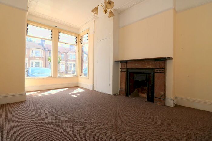 1 Bedroom Flat To Rent In Seymour Gardens, Ilford, Essex, IG1