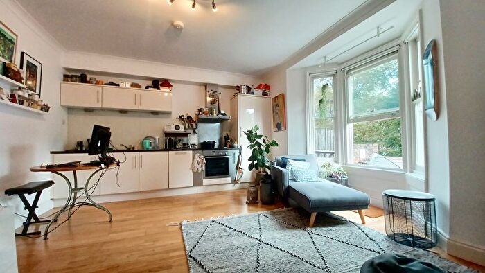 1 Bedroom Flat To Rent In Upper Street, Islington, N1