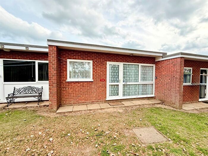 3 Bedroom Chalet For Sale In Back Market Lane, Hemsby, NR29
