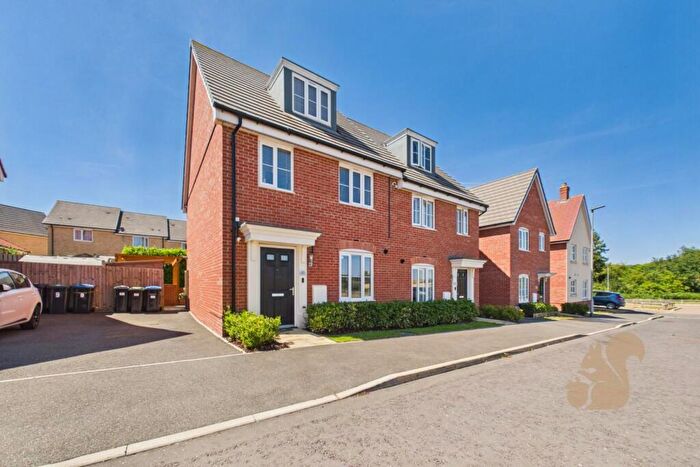 3 Bedroom Town House For Sale In Beeching Close, Stowmarket, IP14