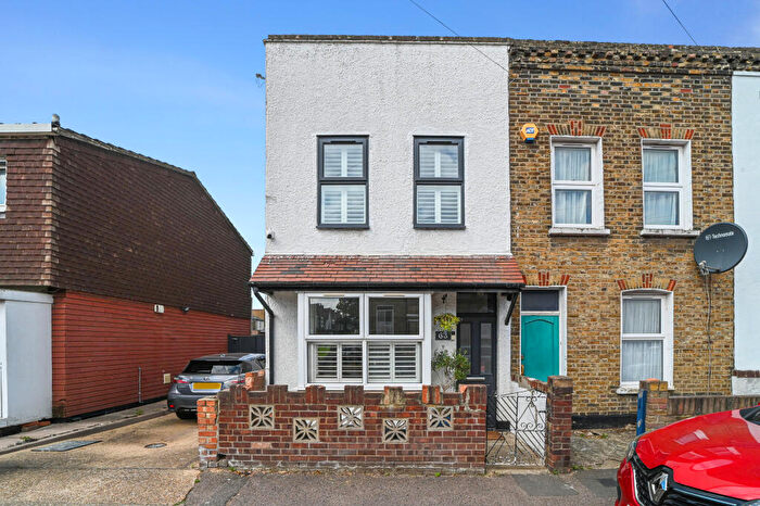 2 Bedroom End Of Terrace House For Sale In Field Road, Forest Gate, Newham, London, E7