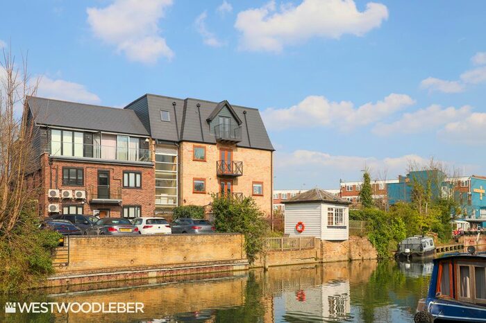 2 Bedroom Flat To Rent In Wells Yard, High Street, Ware, SG12