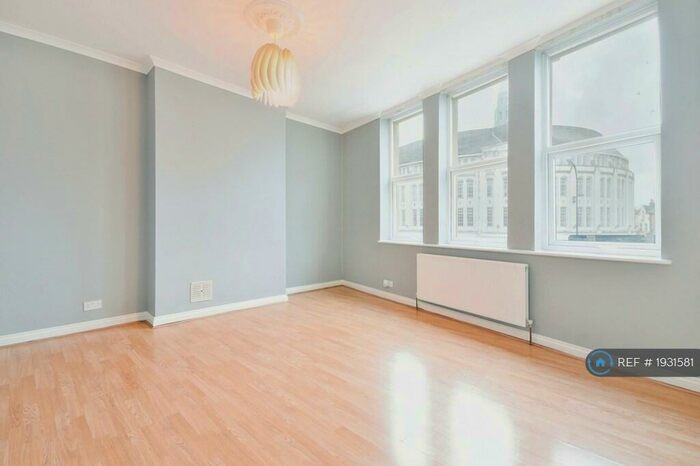 2 Bedroom Flat To Rent In Rushey Green, London, SE6