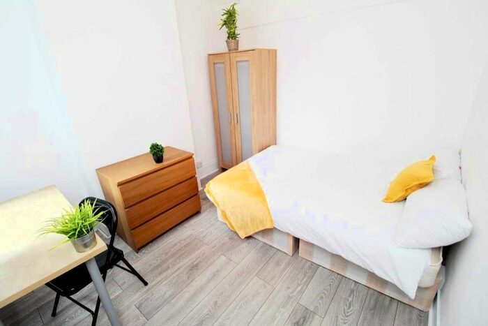 5 Bedroom Terraced House To Rent In Jessie Road, Southsea, Hampshire, PO4