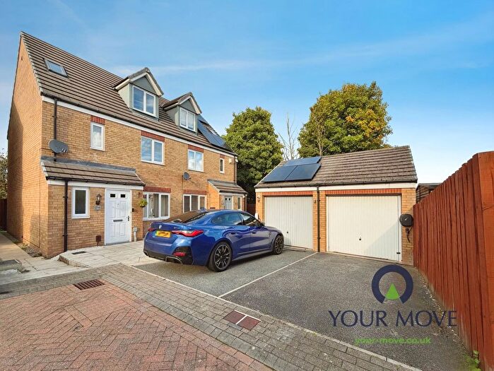 4 Bedroom Semi-Detached House For Sale In Turnshaw Mews, Barnsley, S70