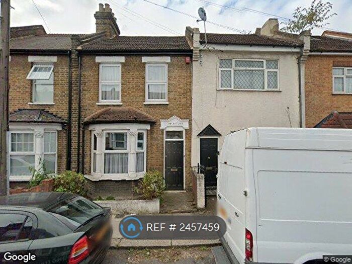 1 Bedroom Flat To Rent In Gartons Close, Enfield, EN3