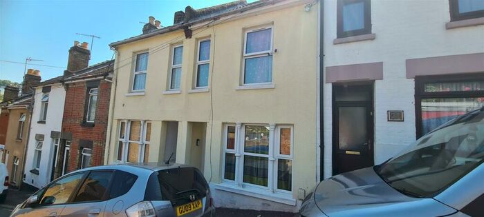 2 Bedroom Terraced House To Rent In Grove Road, Chatham, ME4