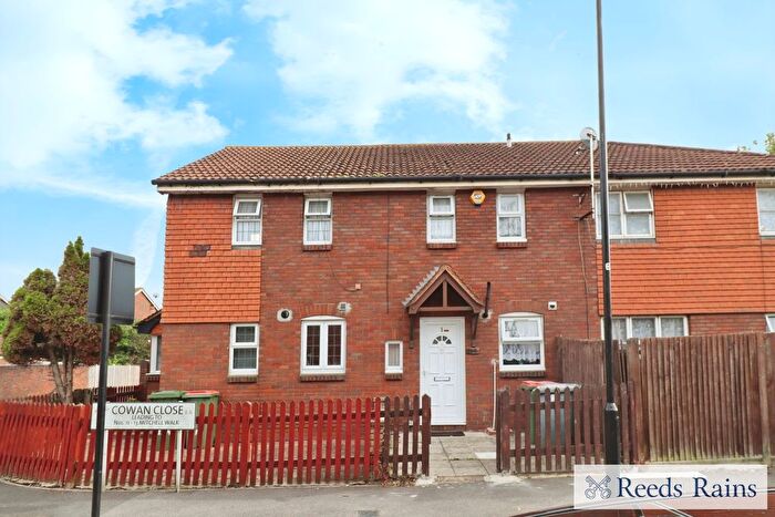 2 Bedroom End Of Terrace House To Rent In Cowan Close, London, E6