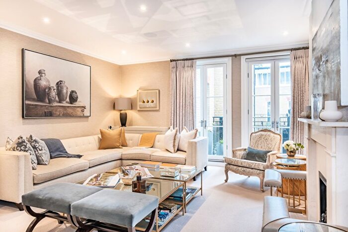 3 Bedroom Town House To Rent In Dorset Mews, London, SW1X