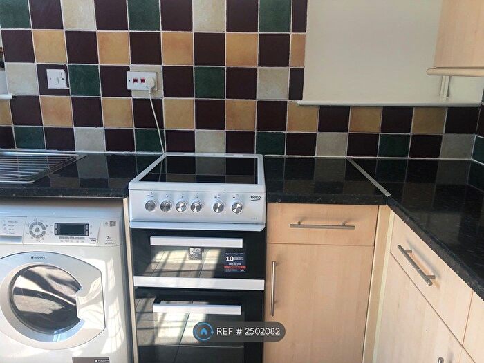 1 Bedroom Flat To Rent In Oakwood Avenue, Beckenham, BR3