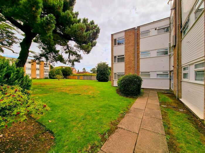 2 Bedroom Flat To Rent In Hempstead Road, Watford, WD17