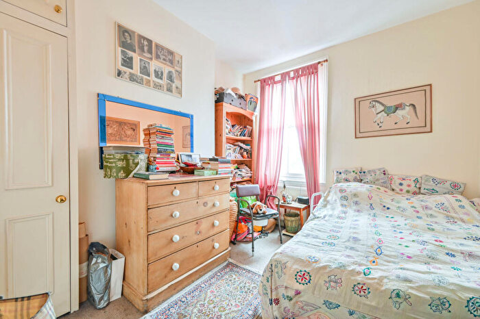 1 Bedroom Flat For Sale In Huddlestone Road, Willesden Green, London, NW2