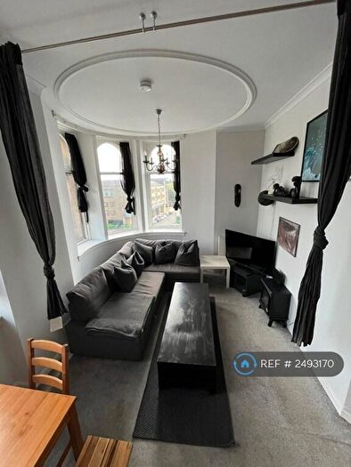 2 Bedroom Flat To Rent In Bank Street, Glasgow, G12