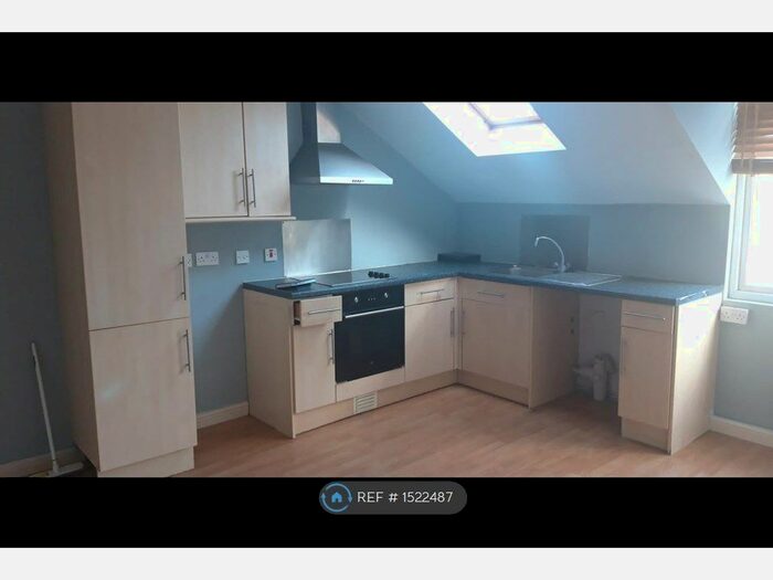 2 Bedroom Flat To Rent In James Street, Gillingham, ME7