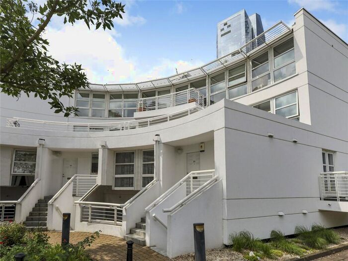 3 Bedroom Apartment To Rent In Manchester Road, London, E14