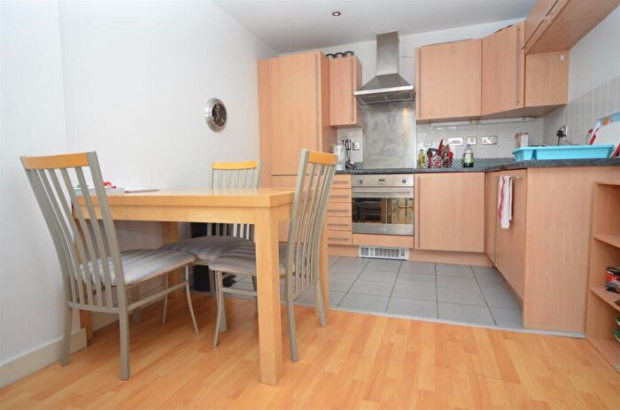 2 Bedroom Apartment To Rent In , Queens Court - Bbc Building, HU1