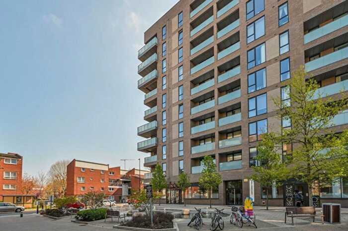 1 Bedroom Flat For Sale In Lighterman Point, Tower Hamlets, London, E14