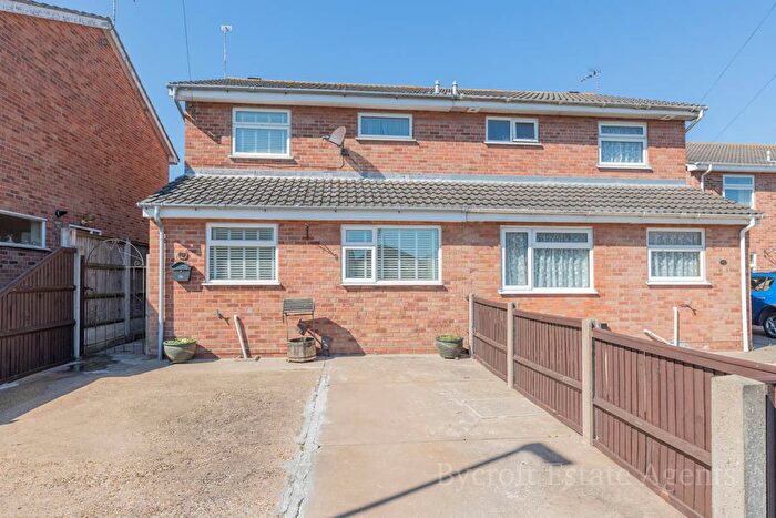 3 Bedroom Semi-Detached House For Sale In Sparrow Close, Bradwell, NR31