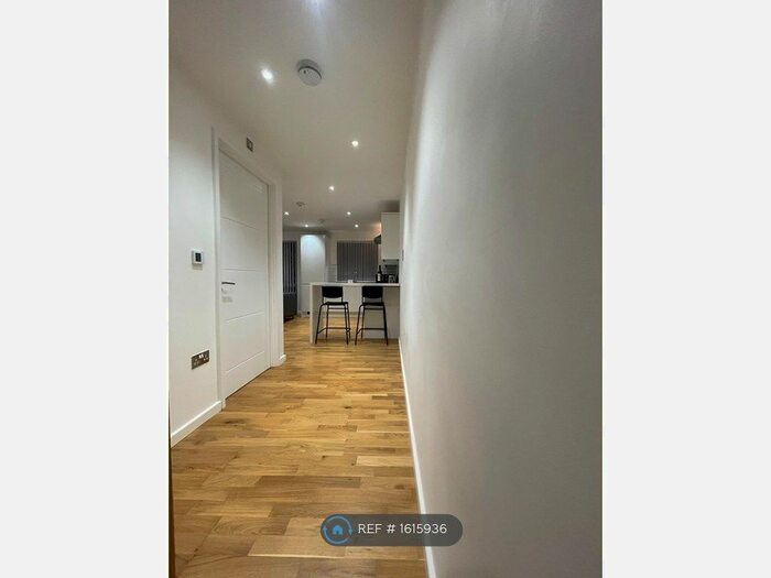 2 Bedroom Flat To Rent In Mercury House, Slough, SL1