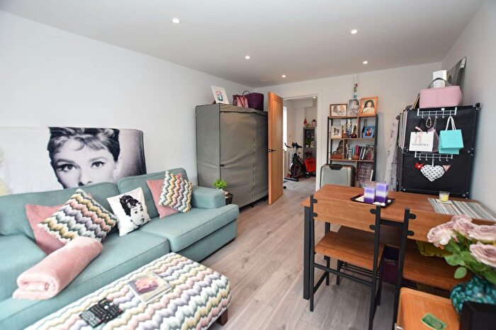 2 Bedroom End Of Terrace House To Rent In Axtell Close, Kidlington, OX5